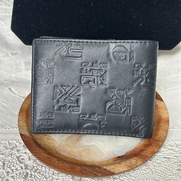 🖤Vtg QuickSilver leather bifold wallet - Picture 2 of 16